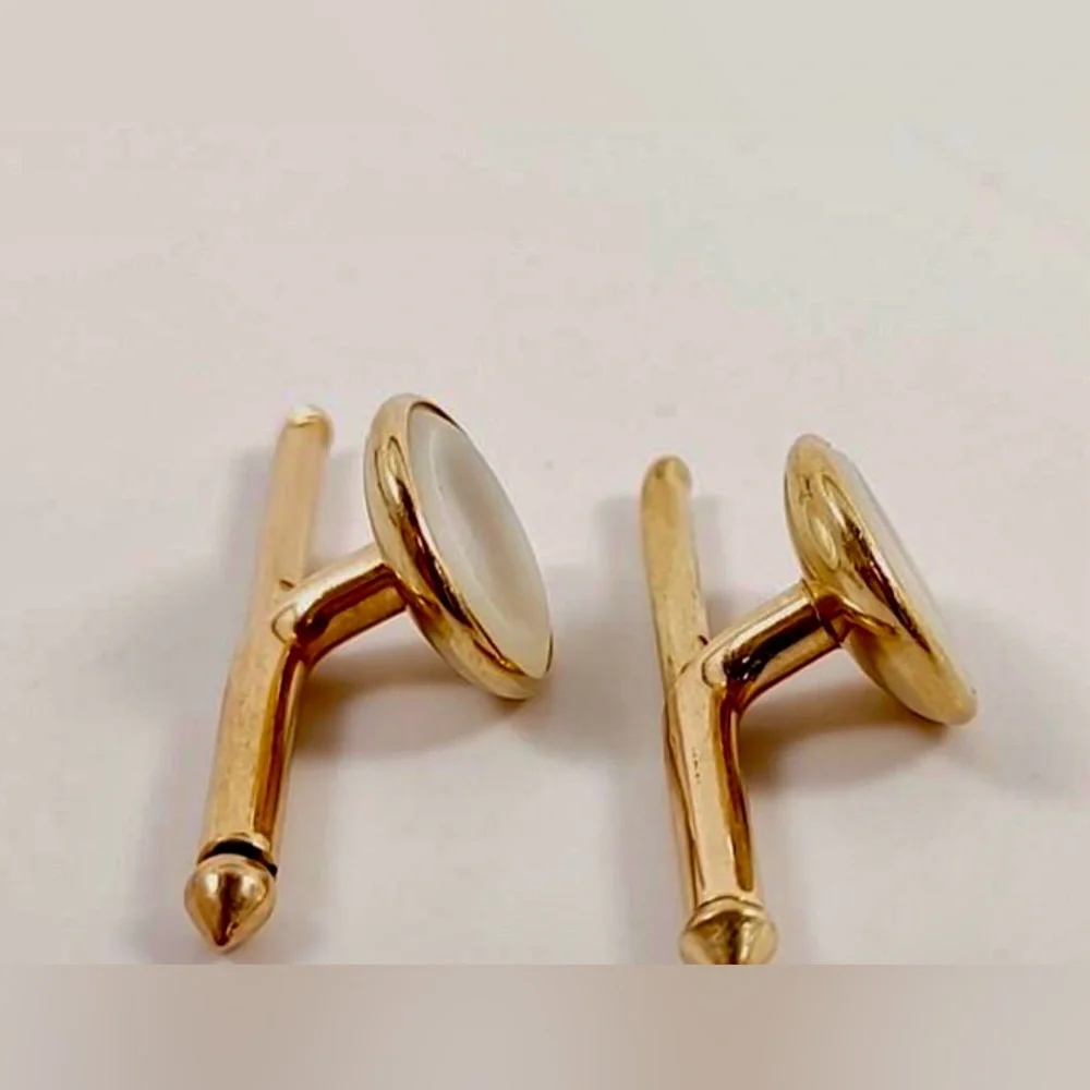 Vintage Art Deco Larter & Sons 14K Gold & Mother of Pearl Round Shirt Stud